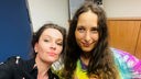 Selfie der freigelassenen Aleksandra Skochilenko und der Journalistin Maria Pevchikh