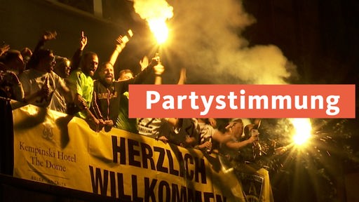 Partystimmung bei Alemannia Aachen nach dem Aufstieg "auf der Couch"