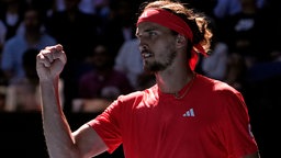 Alexander Zverev zeigt Siegergeste nach Semifinale-Sieg