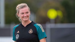 Alexandra Popp beim Training in Australien