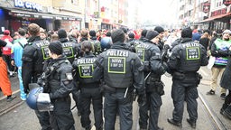 Polizei bei der Weiberfastnacht in Köln