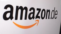 Das Amazon-Logo abfotografiert von einem Bildschirm