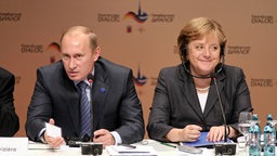 Angela Merkel mit Wladimir Putin in Wiesbaden