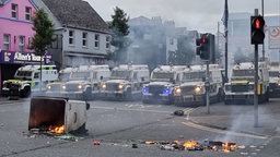 Straßensperren in Belfast nach einer anti-islamischen Demonstration vor dem Rathaus