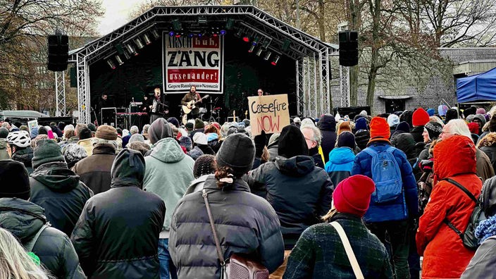 Arsch huh-Kundgebung in Köln. Ein Friedenskonzert am Aachener Weiher