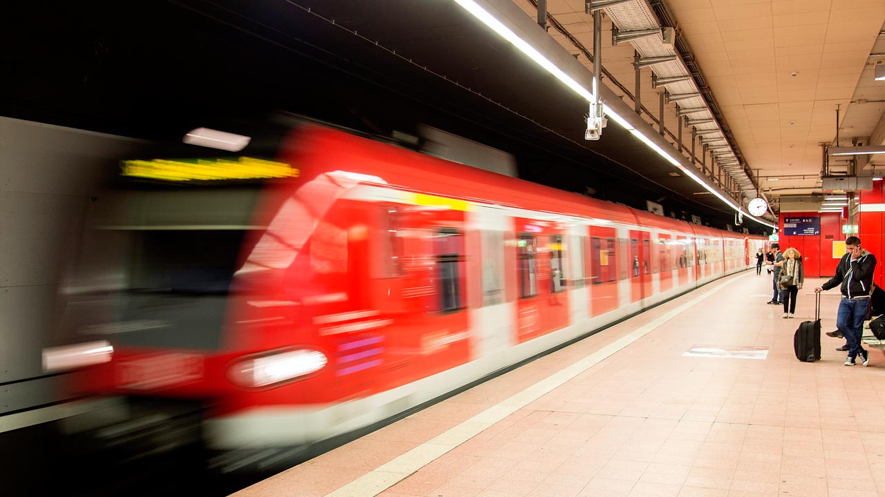 GDL Und Bahn Verhandeln Wieder - Wohl Vorerst Keine Weiteren Streiks ...