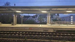 Bahnstreik: Leerer Bahnsteig am Moerser Bahnhof am 16.11