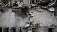 Banksy-Graffiti auf zerstörtem Gebäude in der Ukraine