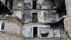 Banksy-Graffiti auf zerstörtem Gebäude