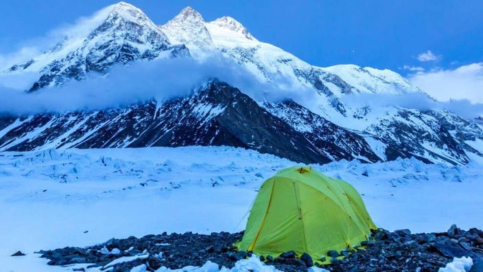 K2 Bergspitze mit Zelt 