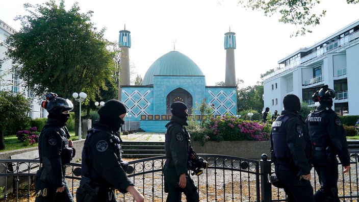 Polizeirazzia bei IZH in der blauen Moschee 