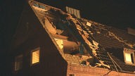 Durch Unwetter beschädigtes Haus ohne Dach