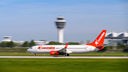 Eine Boeing 737-86J der Billigfluggesellschaft "Corendon Airlines". Eine in Köln/Bonn gestartete Maschine konnte trotz eines geplatzten Reifens sicher in der Türkei landen. 