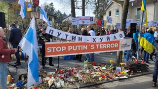 Demonstration gegen Putin vor dem Generalkonsulat Bonn