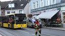 Brandserie in Essen - Feuerwehrmann am Einsatzort