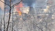 Siegburg: Verbrannte Böschung, brennende Häuser.