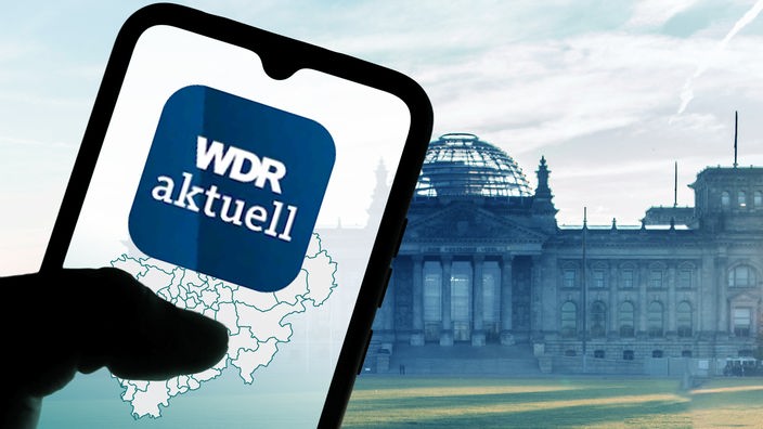 Montage: Smartphone mit Button WDR aktuell. NRW Karte mit Wahlkreisen. Im Hintergrund das Reichstagsgebäude