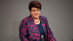 Claudia Moll (SPD), Mitglied des Deutschen Bundestags, spricht zum Tagesordnungspunkt "Kurzzeitpflege".