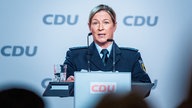 Claudia Pechstein, Olympiasiegerin im Eissschnelllauf, spricht in ihrer Uniform als Bundespolizistin beim CDU-Grundsatzkonvent