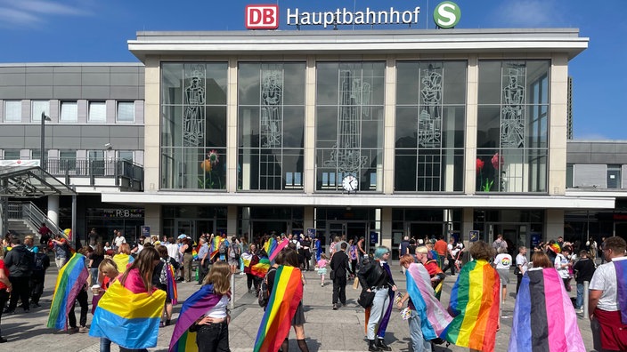 Eine Demonstration für Vielfalt zieht am Samstag zum Christopher Street Day durch die Dortmunder City 