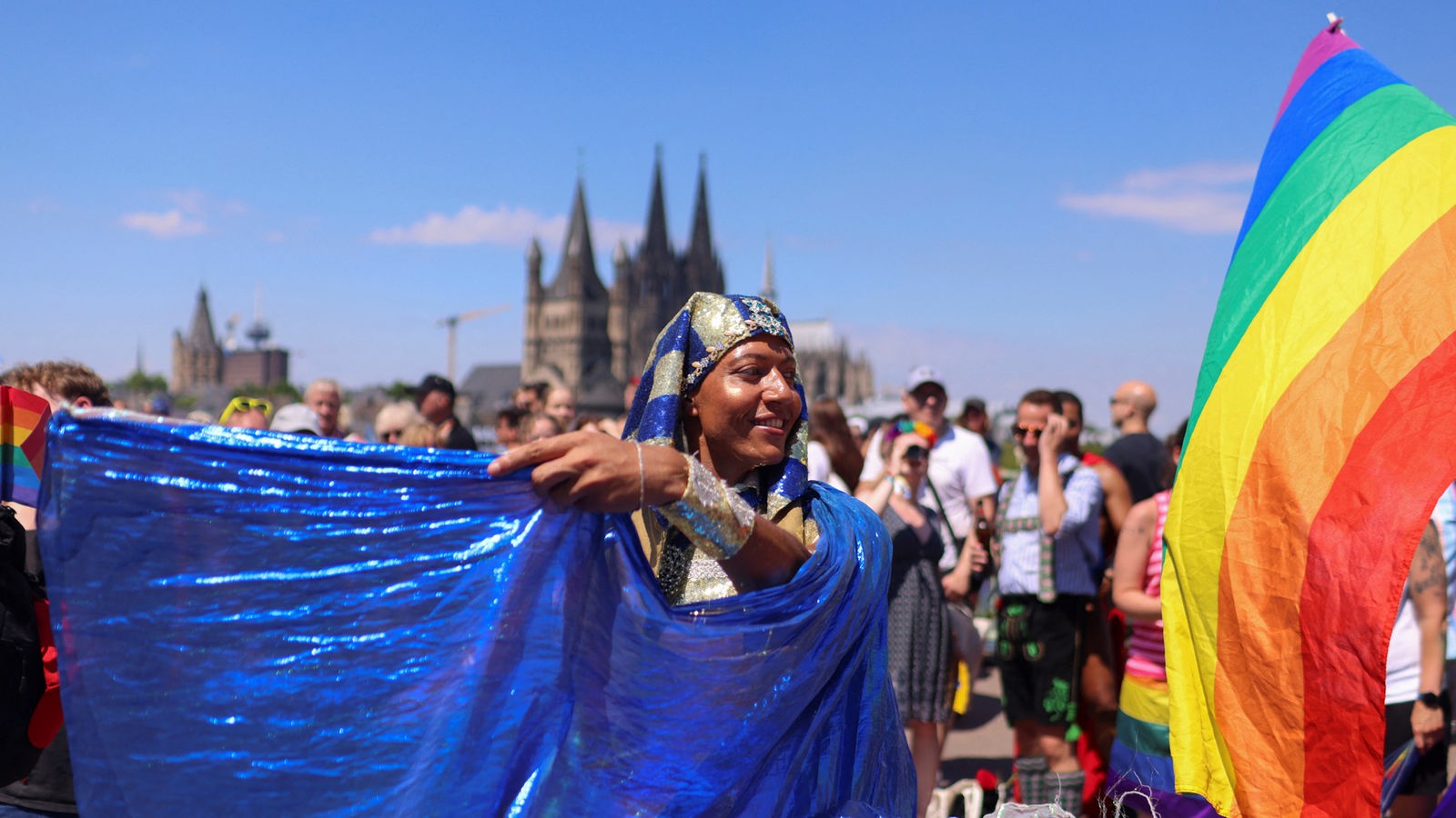 Bunt, schrill und politisch: Mehr als 1 Million feiern CSD in Köln