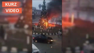 Kurz Video - Brennender Weihnachtsbaum in Damaskus