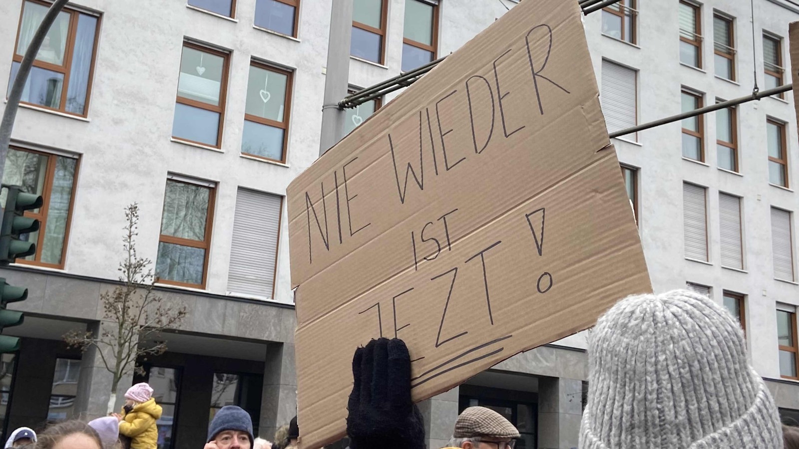 Zehntausende Demonstrieren Am Wochenende Gegen Rechtsextremismus ...