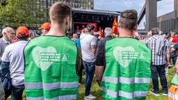 Demonstration von vielen tausend Stahlarbeitern vor der Hauptverwaltung von Thyssenkrupp Steel Europe in Duisburg