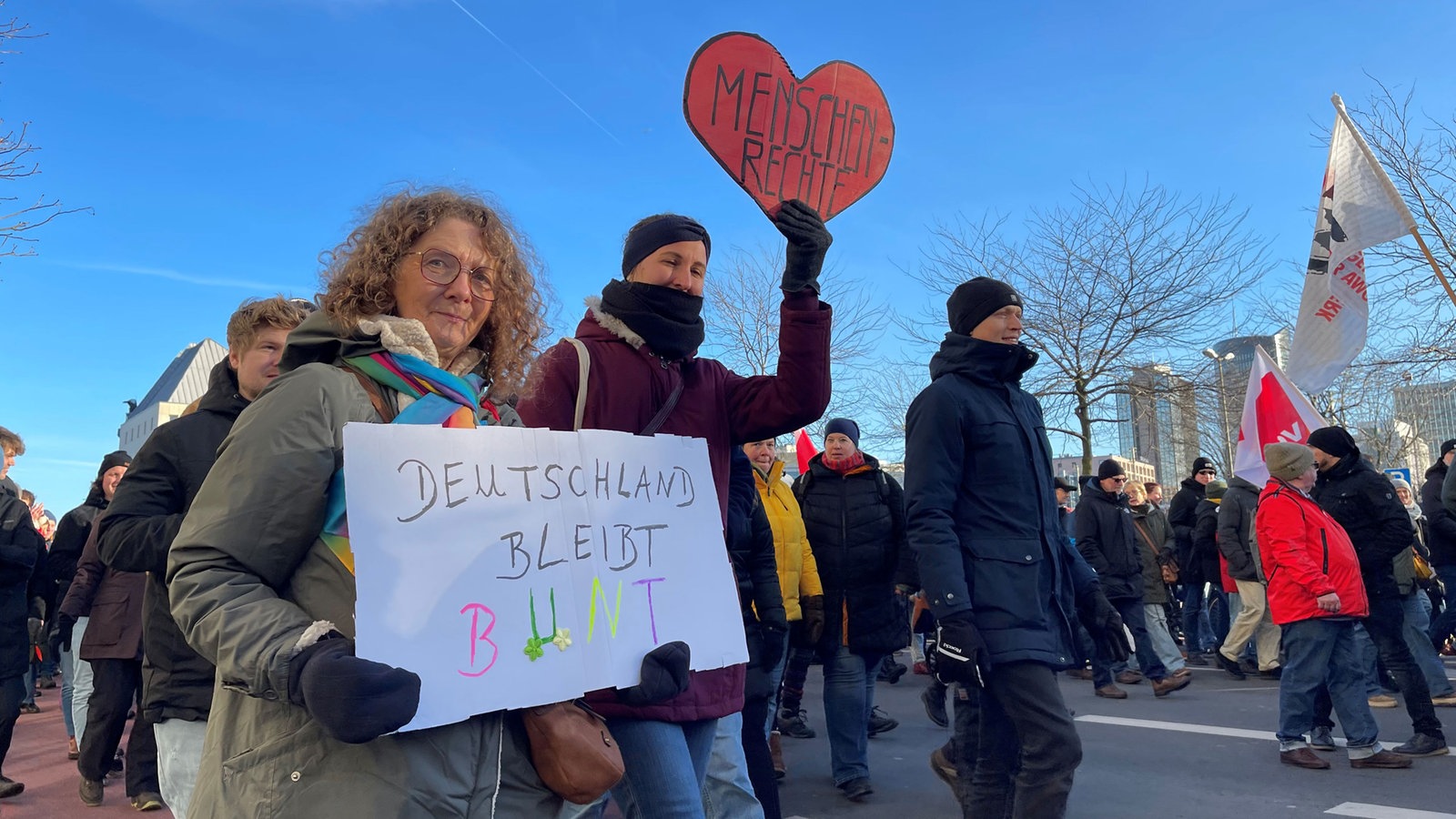 Zehntausende Demonstrieren Am Wochenende Gegen Rechtsextremismus ...