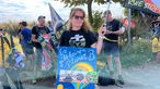 "Es gibt keinen Planet B": Demonstrantin auf der Demo in Keyenberg in der Nähe des Braunkohletagebaus