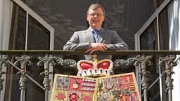 Stephan Prinz zur Lippe auf dem Balkon von Schloss Detmold 