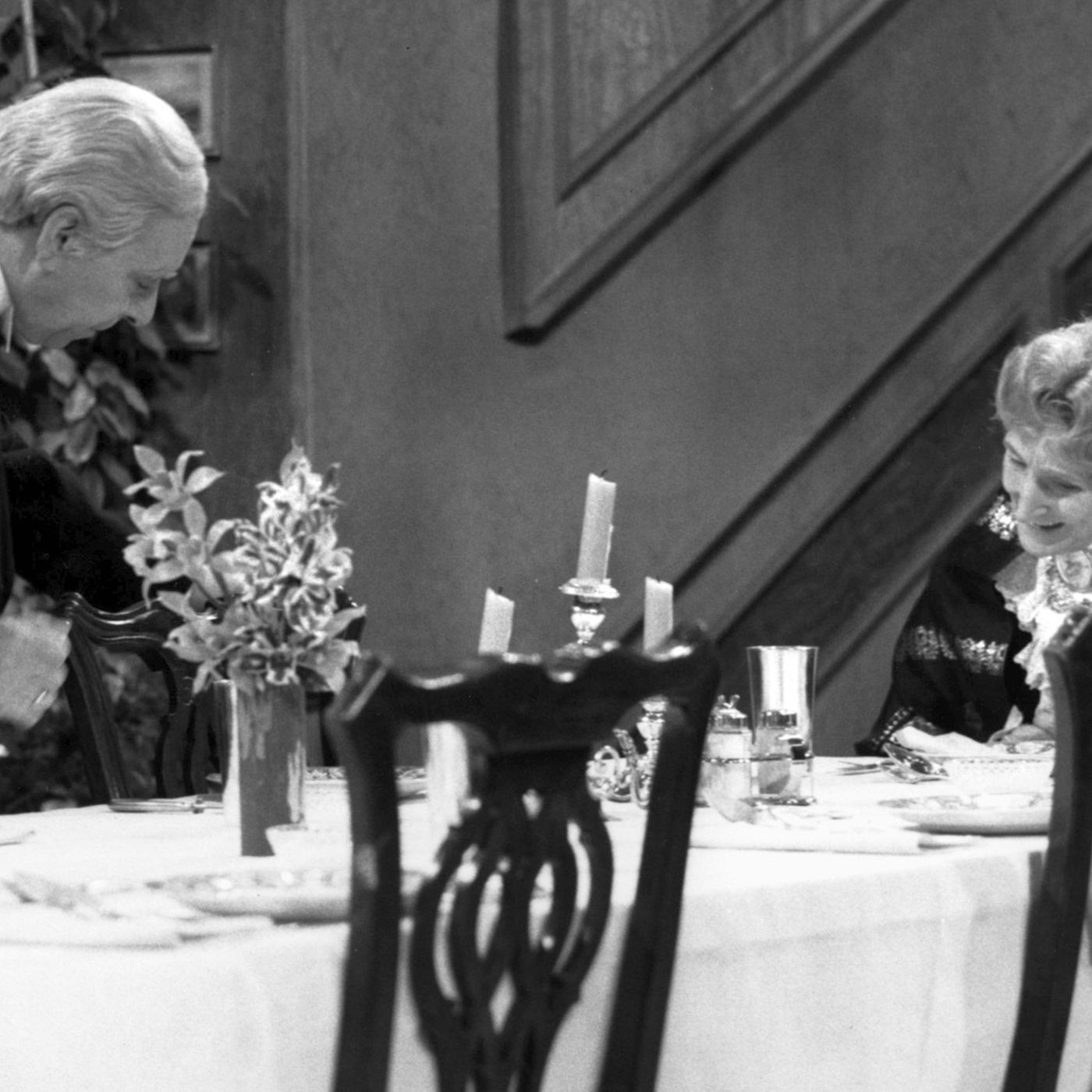 1963: "Dinner for One" wird im Fernsehen gezeigt