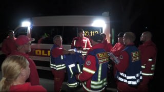 Rettungskräfte der DLRG aus NRW bereiten sich auf den Einsatz in den Hochwassergebieten in Süddeutschland vor