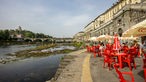 Die Wasserknappheit im Fluss Po im zentralen Bereich von Turin schafft eine unwirkliche Situation, in der der Fluss fast vollständig trocken ist.