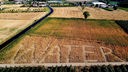 Ein italienischer Künstler und Landwirt ruft zum Wassersparen durch ein Acker-Gemälde auf. Es befindet sich südöstlich von Verona in Norditalien.