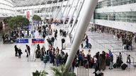 Am Flughafen in Düsseldorf bleibt das Osterreisen-Chaos aus