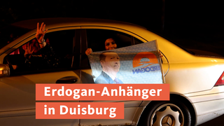 Erdoğan-Anhänger bei einem Autocorso in Duisburg.