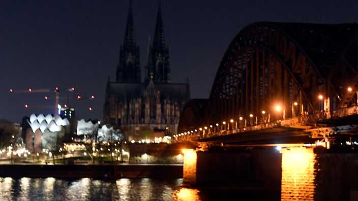 Anlässlich der Earth Hour wurde die Beleuchtung am Kölner Dom ausgeschaltet