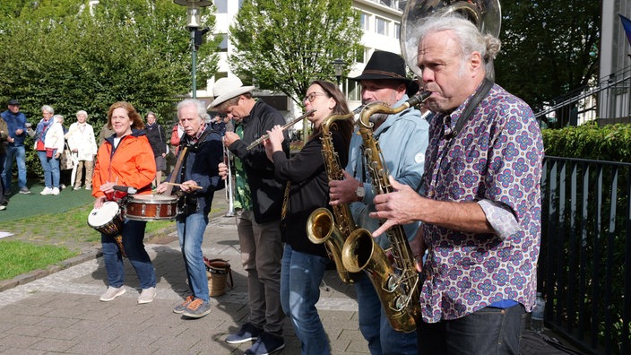 Volker Eigemann (r.) trat mit seiner Band in Solingen auf.