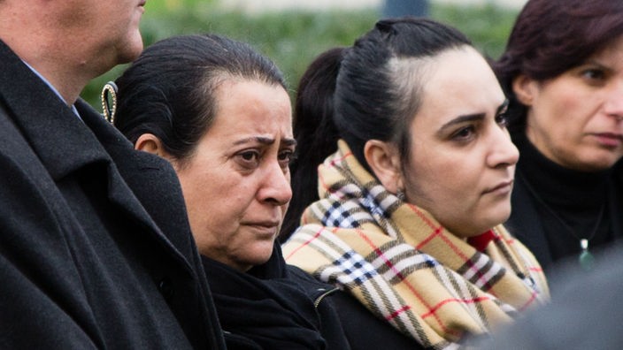 Elif (l.) und Gamze Kubasik, Mutter (l.) und Tochter von Mehmet Kubaşık, beim NSU-Opfertreffen am 30.11.2015 in Dortmund