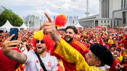 Fans vor dem Finale der Fußball-Europameisterschaft