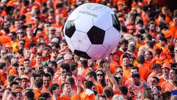 Niederländische Fans beim EM-Halbfinale in Dortmund