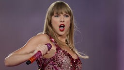 US-Sängerin Taylor Swift steht in der Veltins-Arena auf der Bühne