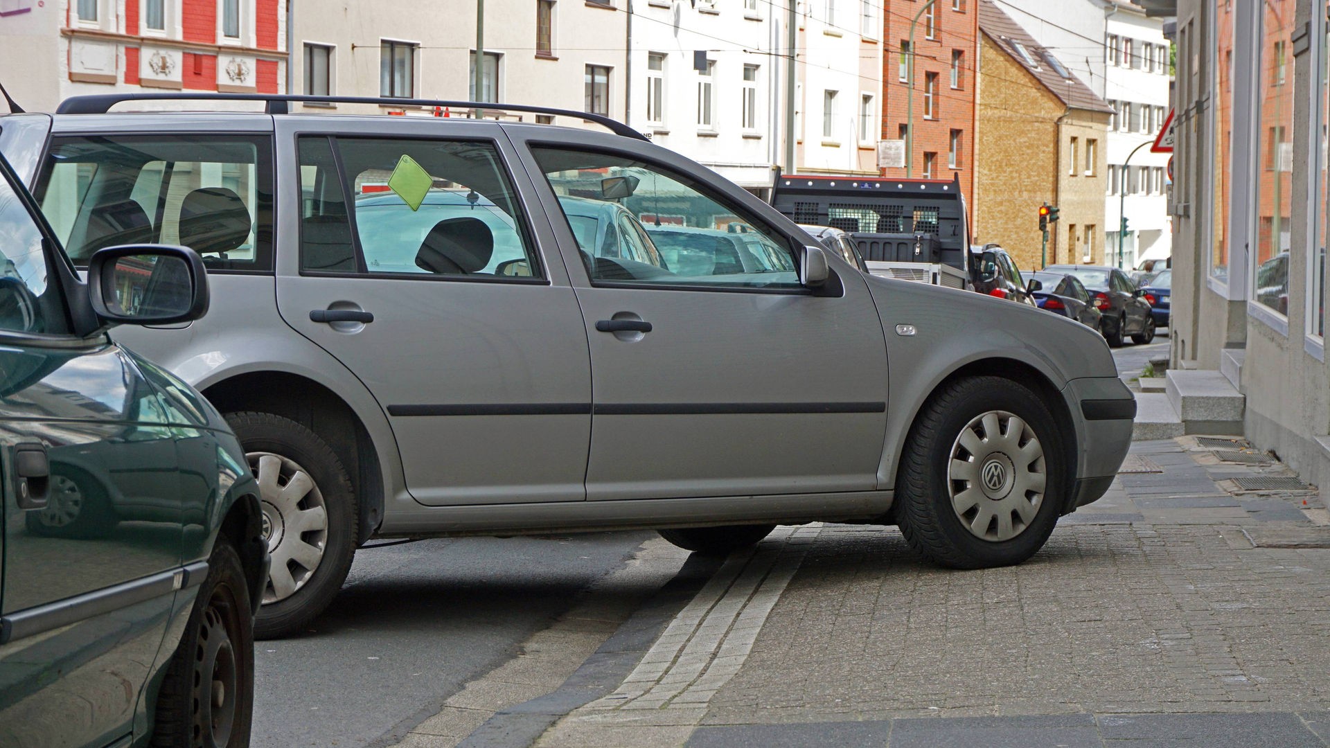 Falschparker bei der Stadt anzeigen: Darf man dafür das Auto fotografieren?  - Nachrichten - WDR