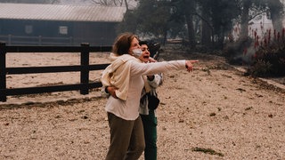 Personen reagieren auf die Brände in Los Angeles