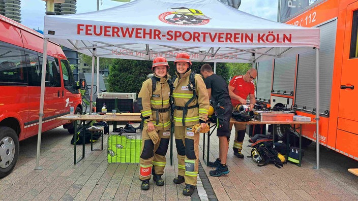 Jana Bank und Julia Masson beim Treppenlauf am Köln Turm