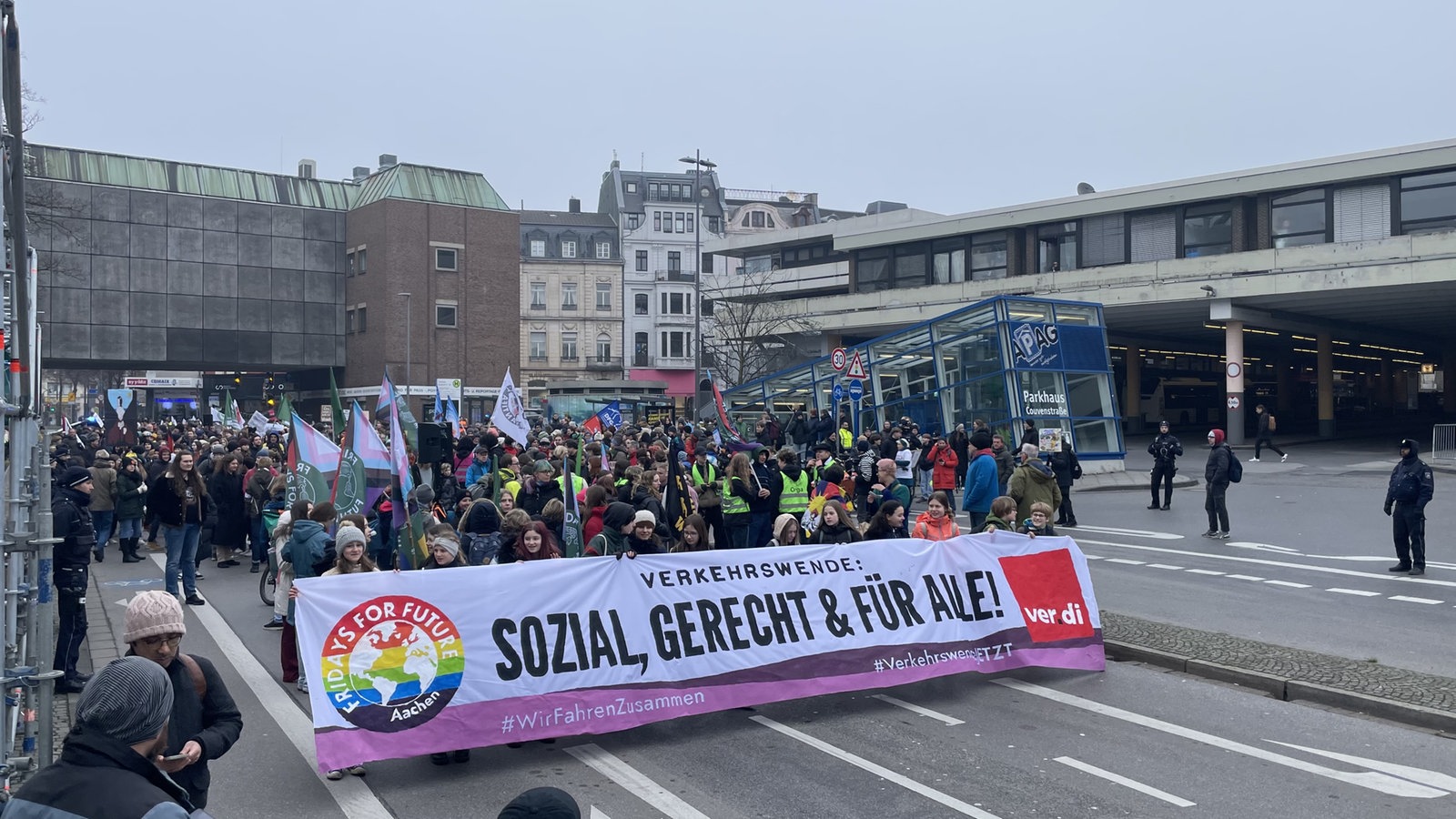 Busse Und Bahnen Stehen Still - Bilder Aus NRW - Nachrichten - WDR