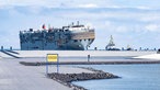 Havarierter Frachter eim Hafen von Eemshaven