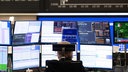 Händler verfolgen an der Börse in Frankfurt auf ihren Monitoren die Kursentwicklung