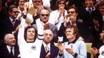 Die BR Deutschland ist Weltmeister 1974 - L-R - Bundespräsident Walter Scheel, Kapitän Franz Beckenbauer, DFB Präsident